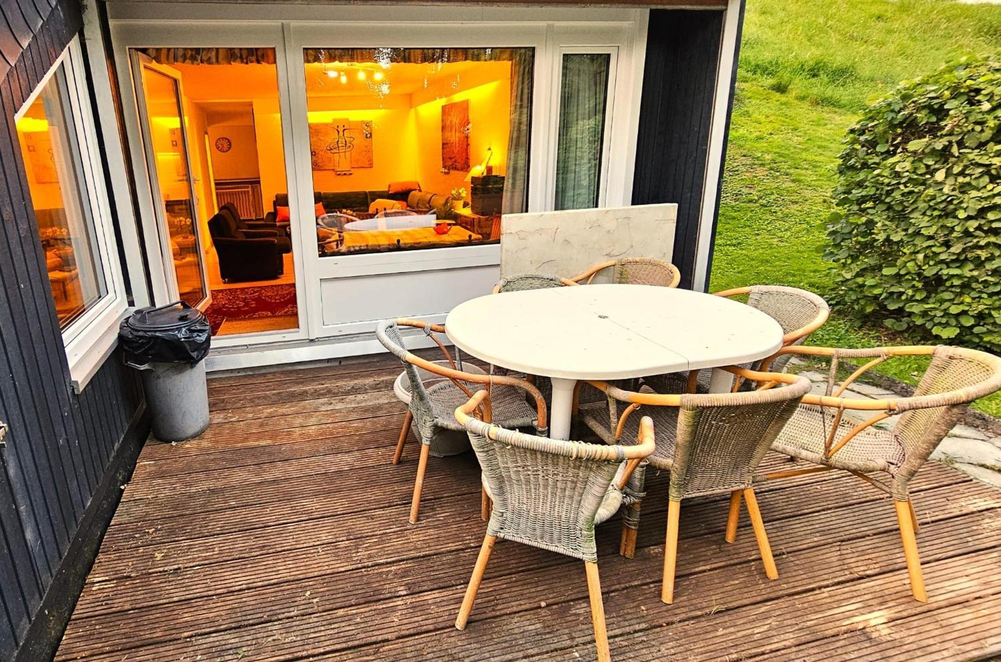 Apartment 6 Pers Schwimmbad Sauna Ruheraum Freizeitabteilung Darts Tischtennis Fussball Terrasse Mit Riesem Garten Im Wald Nahe Stadmitte Und Bikepark Mit Fahrradlift Tennis Golfplatz Buchbarem Massages Im Wellnessresort Der Brabander Winterberg
