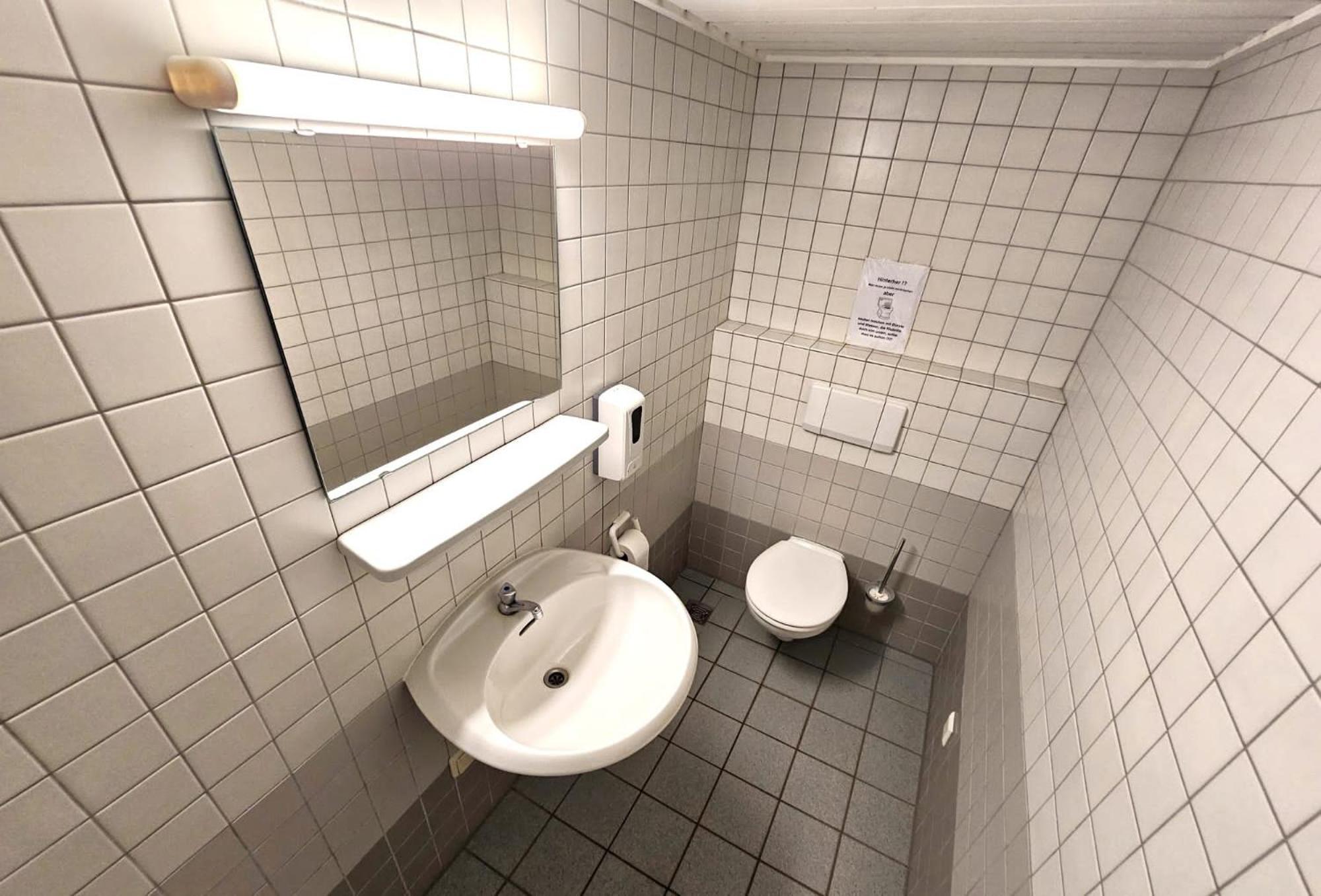 6 Pers Schwimmbad Sauna Ruheraum Freizeitabteilung Darts Tischtennis Fussball Terrasse Mit Riesem Garten Im Wald Nahe Stadmitte Und Bikepark Mit Fahrradlift Tennis Golfplatz Buchbarem Massages Im Wellnessresort Der Brabander Apartment