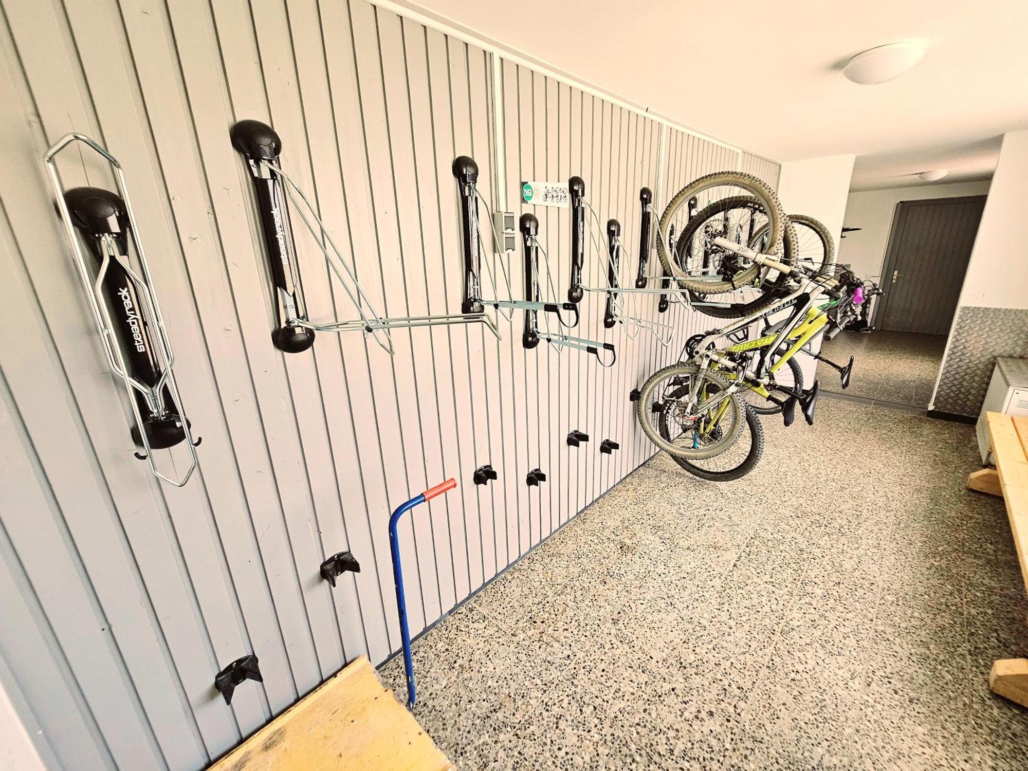 6 Pers Schwimmbad Sauna Ruheraum Freizeitabteilung Darts Tischtennis Fussball Terrasse Mit Riesem Garten Im Wald Nahe Stadmitte Und Bikepark Mit Fahrradlift Tennis Golfplatz Buchbarem Massages Im Wellnessresort Der Brabander Apartment